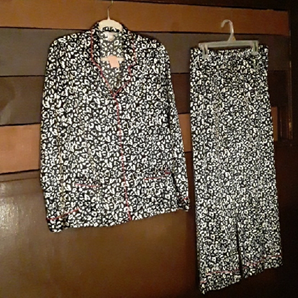 NWOT Medium Victoria's Secret Gorgeous Black White Red Pajama Set